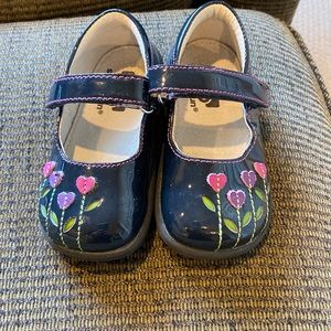 See Kai Run patent navy shoes size 6